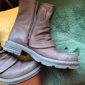 Bueno Chestnut Leather Ankle Booties